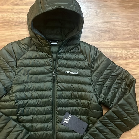 NWT woman’s puffer coat - Picture 3 of 4